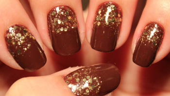 Unhas Marrom com Glitter: Tendência que Você Precisa Conhecer