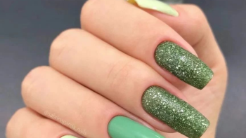 Unhas Verde com Glitter: Descubra Estilos Deslumbrantes